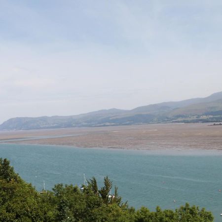 On The Straits Menai Bridge Exterior foto