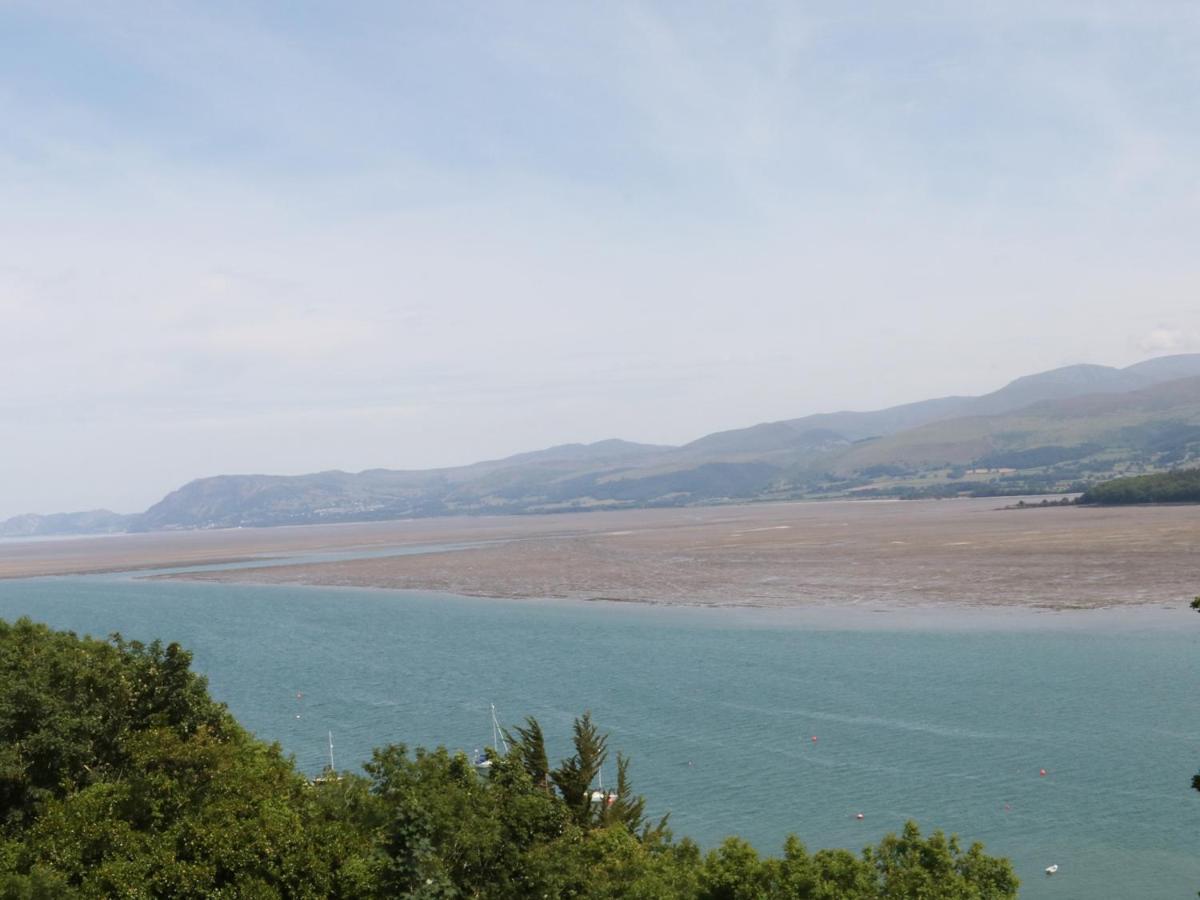 On The Straits Menai Bridge Exterior foto