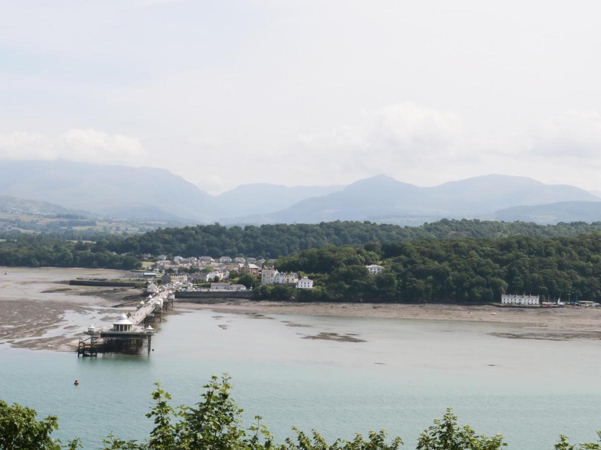 On The Straits Menai Bridge Exterior foto
